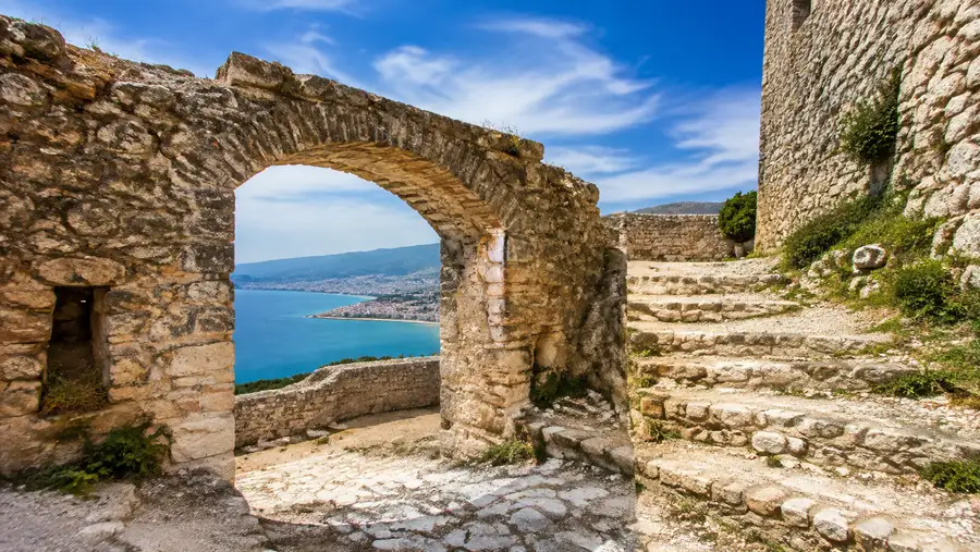 Cómo llegar al Castillo de Lekursi: Transporte y Direcciones